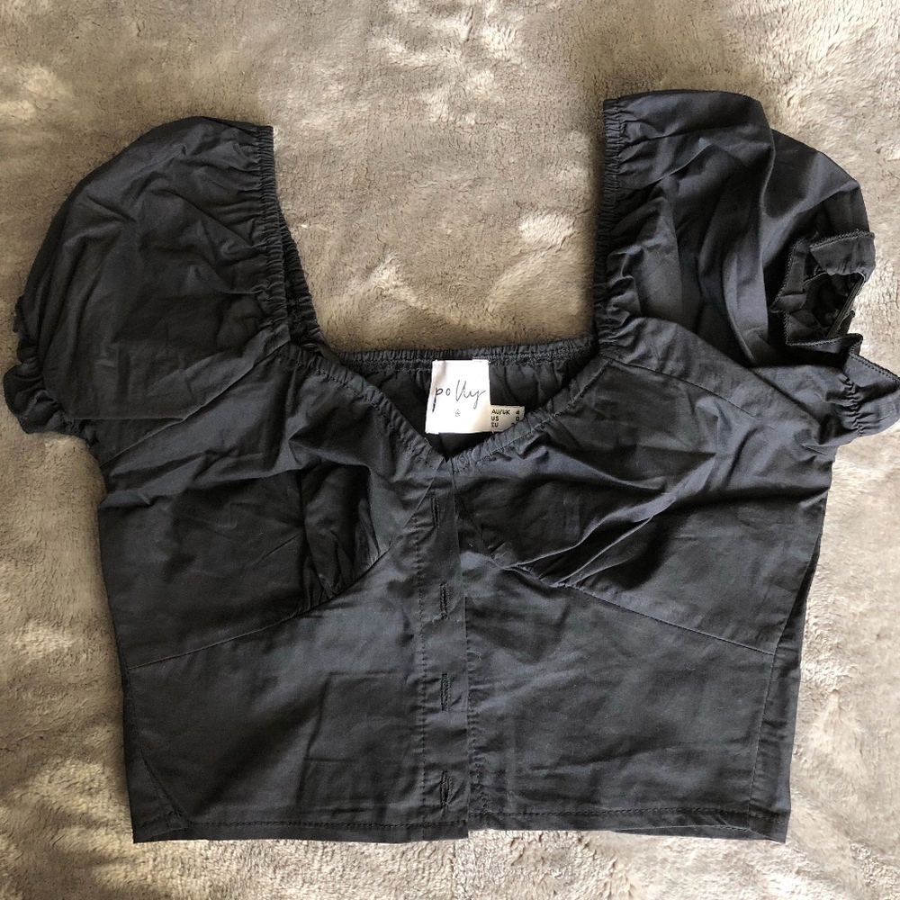 Cropped Black Short-Sleeved Top